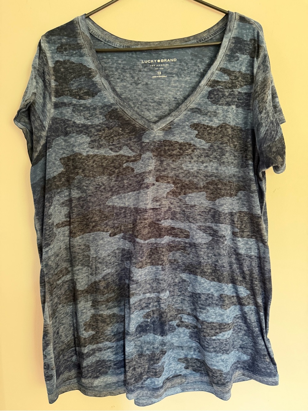 Lucky Brand Blue Camouflage V-Neck Top Women’s 1X